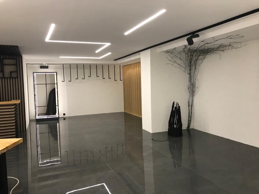 Bespoke door showroom — atelier finish selection